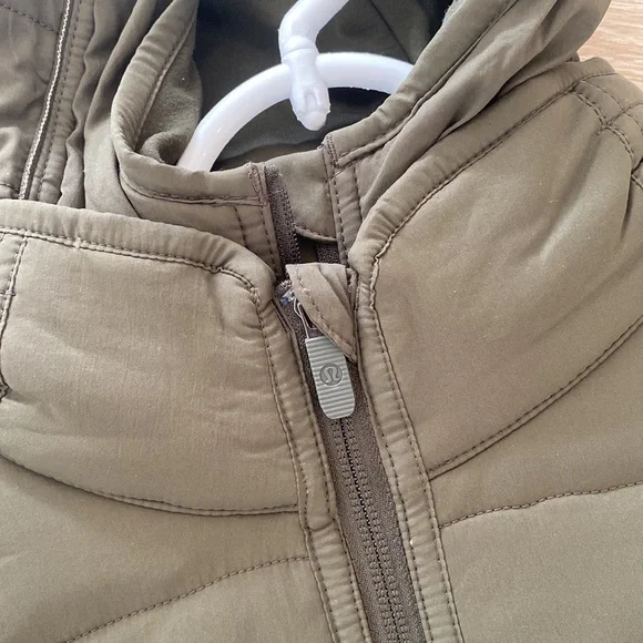Lululemon Extra Mile Jacket, green, Size 2, New with Tag! - Picture 6 of 10